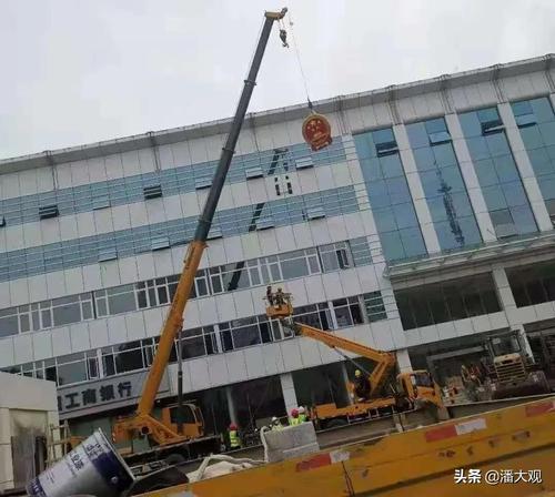 江岸区政府新办公大楼挂牌