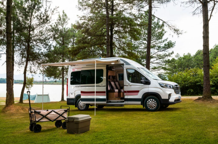 凯伦宾威房车b311对比上汽大通原厂房车旅行家v90,后者更胜一筹