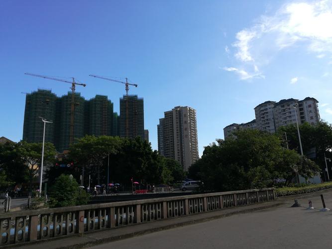广东省广州市荔湾区龙溪大道辅路1号靠近芳和花园综合
