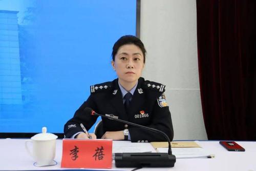 "我是公安部新闻发言人李蓓"