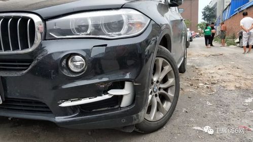 卫辉学院西路:当抽粪车撞上宝马x5