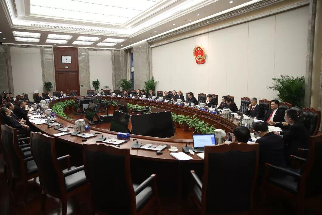 张军列席最高法审判委员会全体会议 12月30日,最高人民法院举行审判