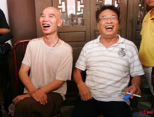 当时在黄龙溪拍戏现场 红星新闻资料图片原标题:李伯清为曾经的搭档