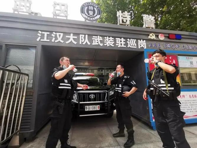 【一线传真】高温下的武汉特警,真的很帅!