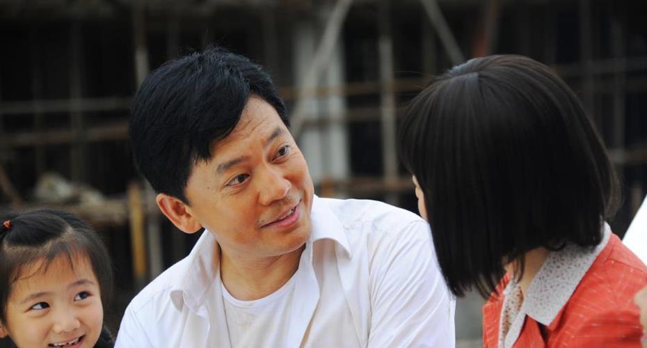 原创国家一级演员何政军,"隐藏"28年妻子原来是她,这颜值谁能扛住