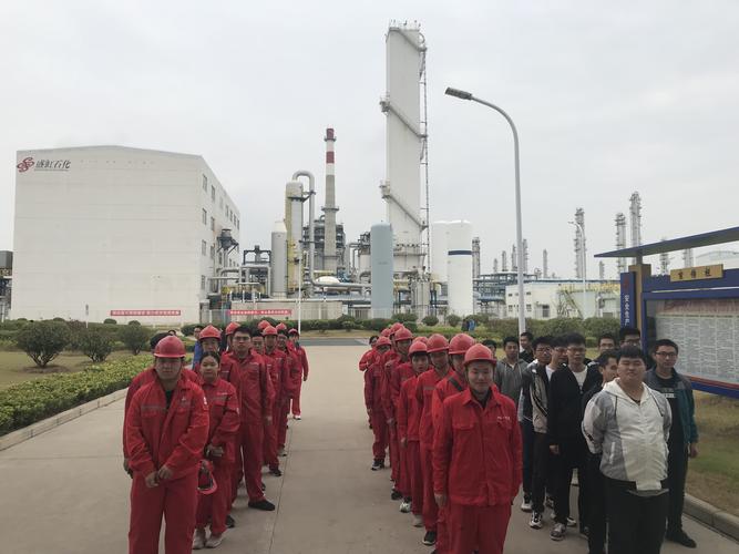 化学工程学院师生代表共赴盛虹石化集团有限公司