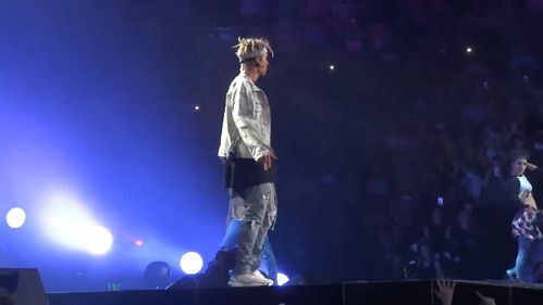 justin bieber车内卡拉ok唱圣诞歌曲《santa is coming to town》