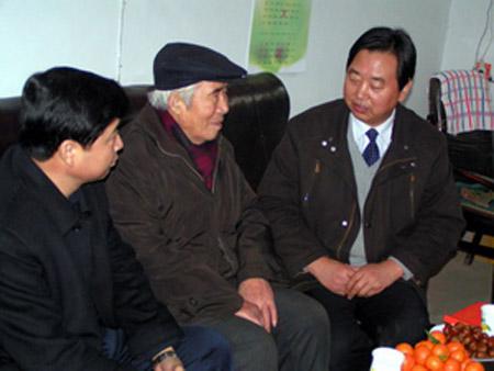 咸阳市统战部部长何振琪一行到渭城区基督教点慰问