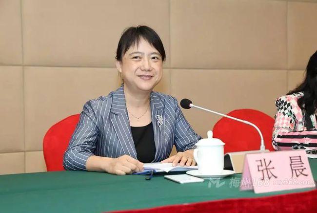 张晨简历: 张晨,女,汉族,1971年12月出生,浙江杭州市人,大学学历