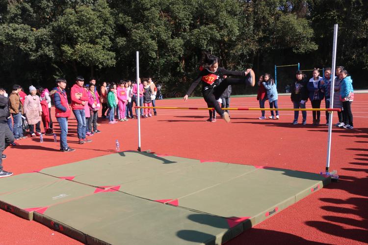 余江县第二中学2015年12月17日,18日举行冬季田径运动会