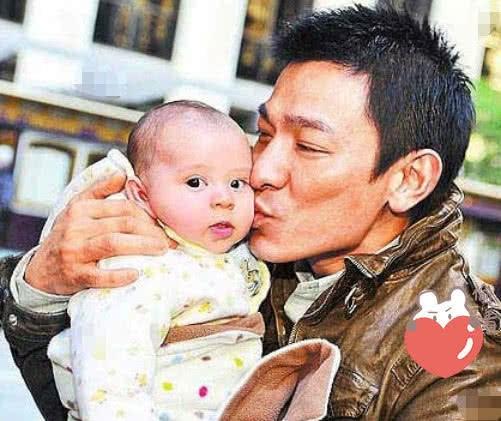刘德华曾抱过一个小孩原以为是混血儿没想到是我们都认识的他