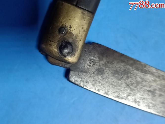 民国左右角柄的电工刀703,摇头,晃头,刀上感觉有标,请细看,品相如图