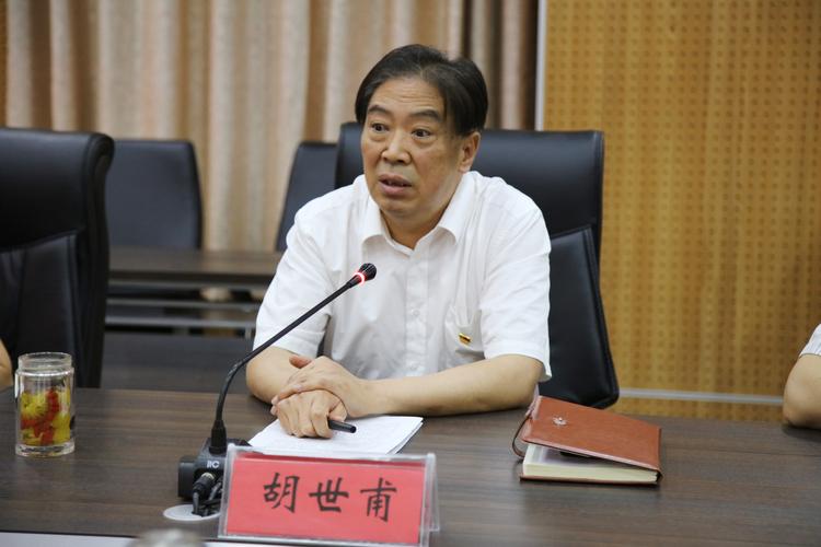 校党委书记胡世甫带头讲党史专题党课-商丘医学高等