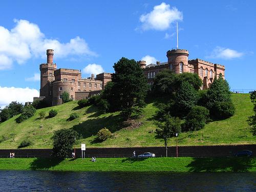 尼斯城堡山尼斯城堡山坐落在美国码头东端的.