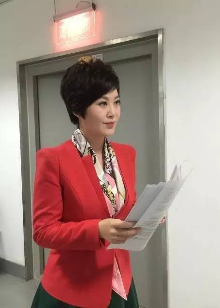 复出|金霞重回主播台你今天没在电视上看到的都在这呢!