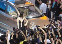 主,"香车美人"的风雅韵致堕落成"豪车裸模"的低俗噱头,就不仅有违车展