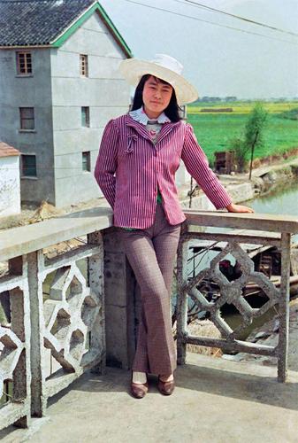 首页 人生 > 八十年代苏州农村   20世纪80年代,昆山农村妇女的服装