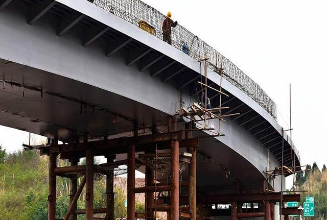 钢结构桥梁案例/ 钢箱梁,钢塔制作与安装