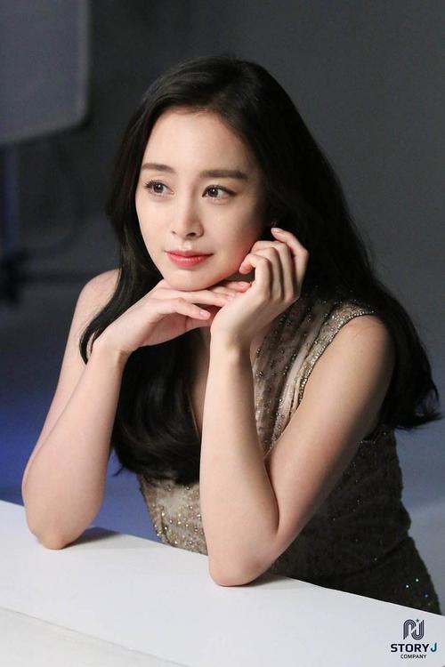 金泰熙和金智媛是金氏两姐妹吧?