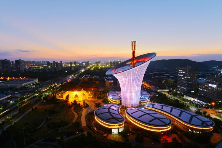 武汉光谷五彩《马蹄莲》