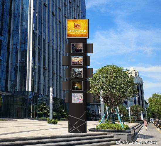 商业综合体精神堡垒制作房地产精神堡设计特征和优点详解