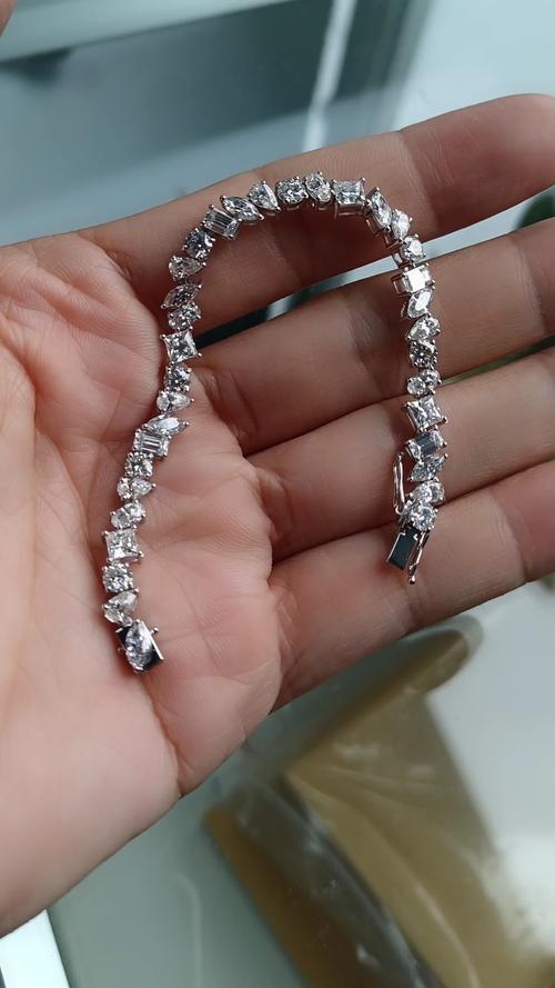莫桑钻满钻手链  7个规格形状都全了_莫桑钻_手链_祖母绿_18k金_时尚