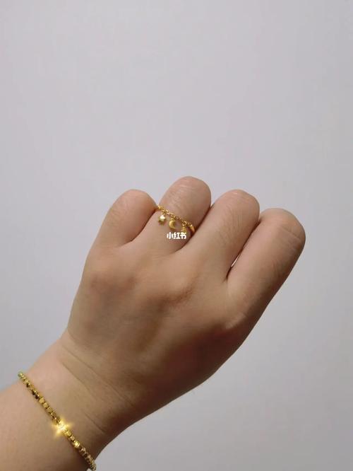 周大福日月星辰戒指_戒指_周大福怎么样_素圈_周大福戒指_时尚_配饰