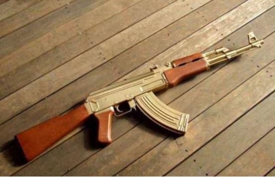 被枪王ak47打中,真实的伤口会是啥样?不要再被电影给骗了