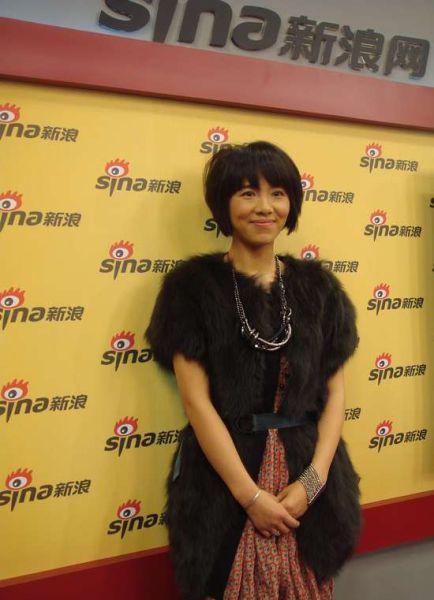 该剧女主角王彤扮演的晏家大小姐――晏思淮,美丽大方,优雅知性.