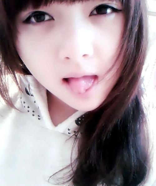 贼吧宅男时刻:全民都来吐舌头卖萌