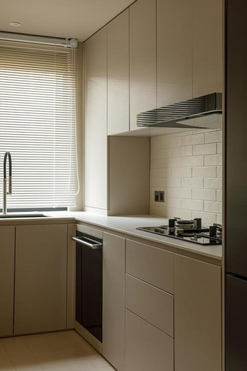 温暖 极简,这个90㎡老房"空"的很诗意|玄关|衣帽间|主卧|卧室|客厅