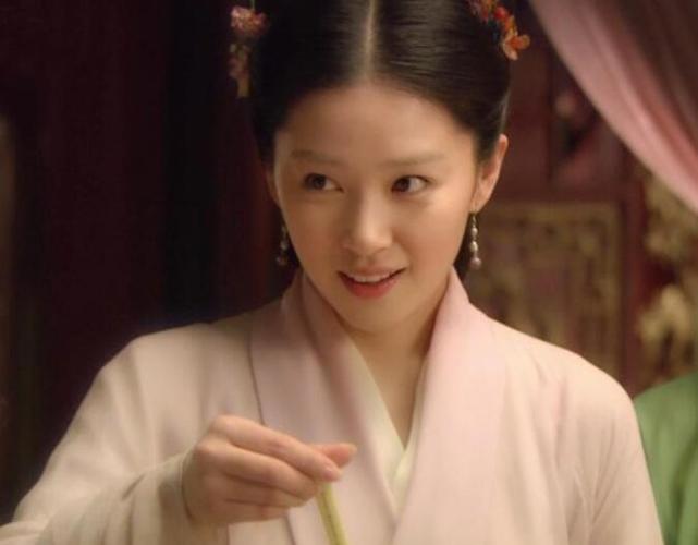 《新红楼梦》5大绝色女配,如今都逆袭成为娱乐圈的当红花旦!