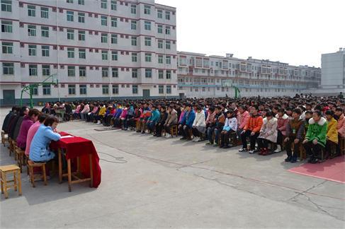 吹响春天的号角 ------卢氏育才中学2015开学典礼纪实