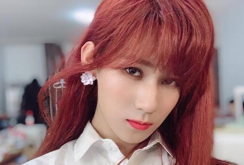 张真源穿长裙拍mv?神似《顶楼》吴允熙|女装|时尚