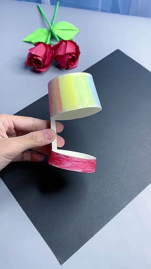 手工制作#用纸杯做的迷你小台灯,除了不会亮,其他挺像的