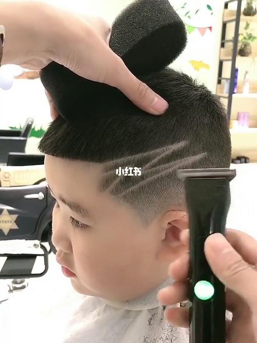 吗_发型_刻字_汉华城攻略_短发_教程_编发_宝宝发型_母婴_婴童时尚