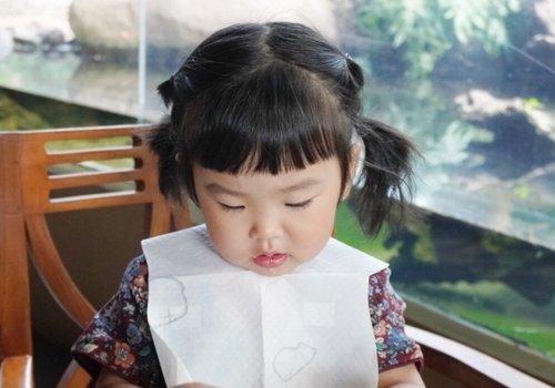 3岁女孩短发怎么梳可爱漂亮小女孩短发简单扎起来不仅萌还易上手