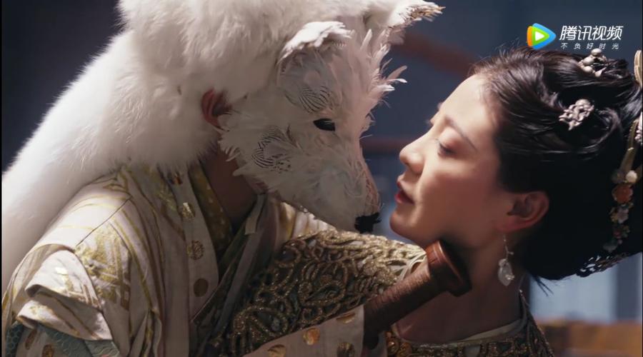 有种妖异的气氛,很像《大鱼海棠》中半人半妖的狐狸