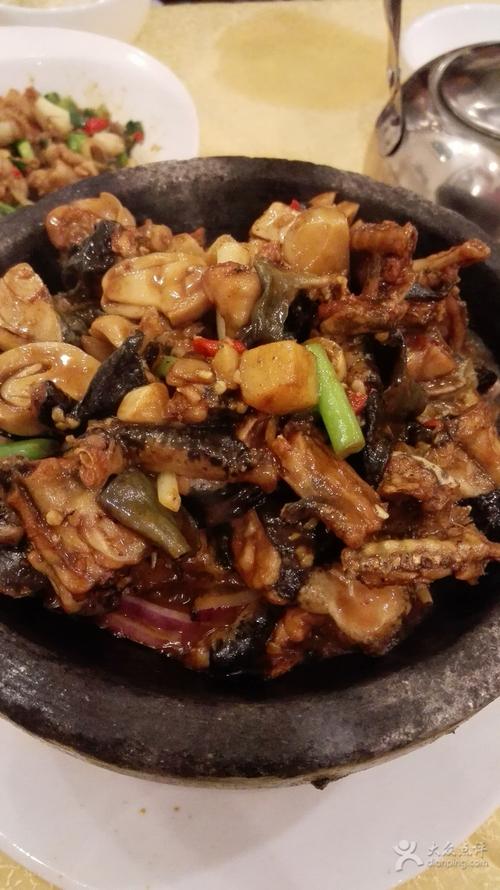 石锅石鸡