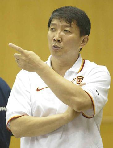 八卦一下前男篮主帅宫鲁鸣指导的两任妻子