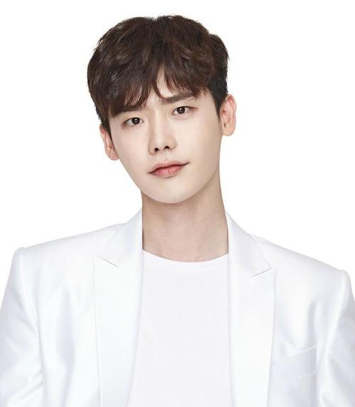 明星情感 > 文章详情 宋仲基在韩国因古装剧《成均馆绯闻》成名,而