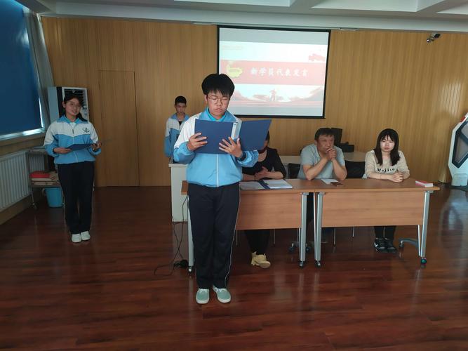 高擎五四旗帜,抒写奋斗青春 唐山市第四十五中学召开团校开学典礼