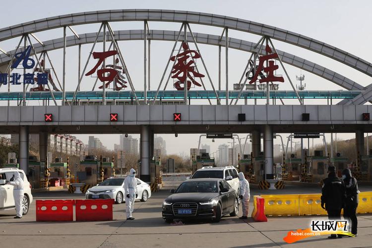高清组图丨因疫情防控,石家庄裕华高速路口实行交通管制