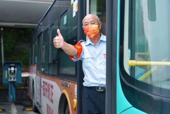 深圳一公交司机化身"摄影达人",用镜头记录美好瞬间