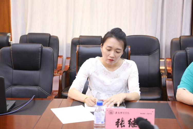 长春财经学院副校长敬然,校长助理,科研处长张晓瑞,学科办主任