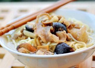 老成都浓汤海味面的做法