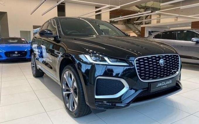 捷豹f-pace实拍图曝光,该车定位于中型suv,目前该车在国内共有4款车型