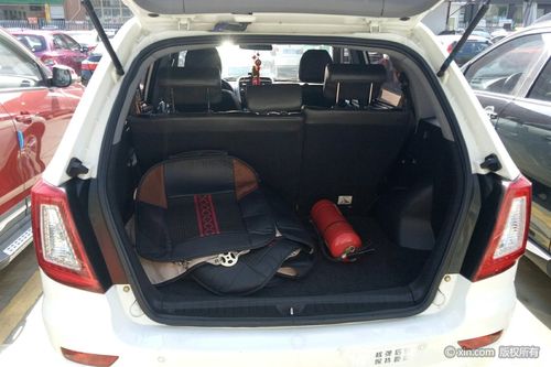 力帆汽车x60后备箱