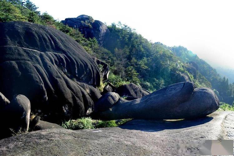 有寺庙,有天湖,有栈道…_玉苍山