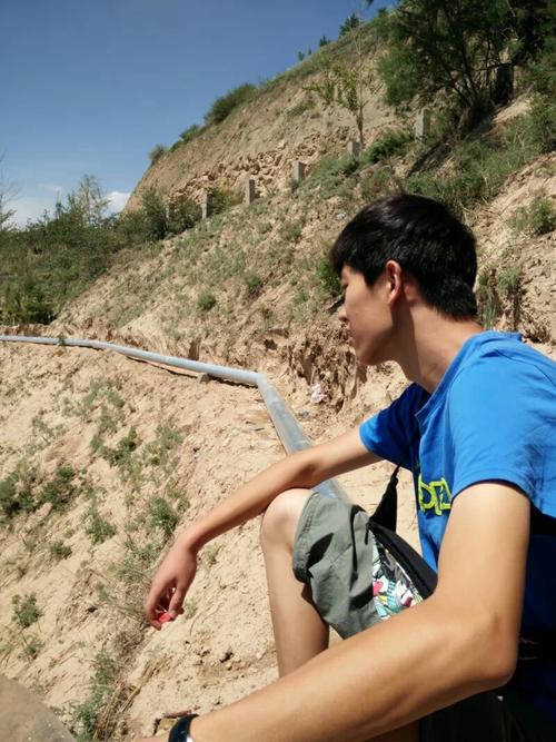 我是个男生 太瘦了 感觉不男人 我要健身 我现在185 才130斤 谁可以帮